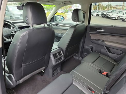 Used 2021 Volkswagen Atlas SE w/ Panoramic Sunroof Package image 11