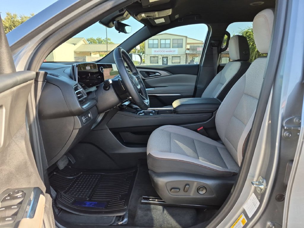 Certified 2026 Chevrolet Traverse LT w/ Driver Confidence Package FWD image 18