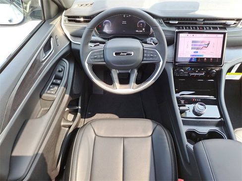 New 2025 Jeep Grand Cherokee Limited w/ Luxury Tech Group II image 12