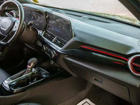 Used 2025 Chevrolet Trax RS image 11