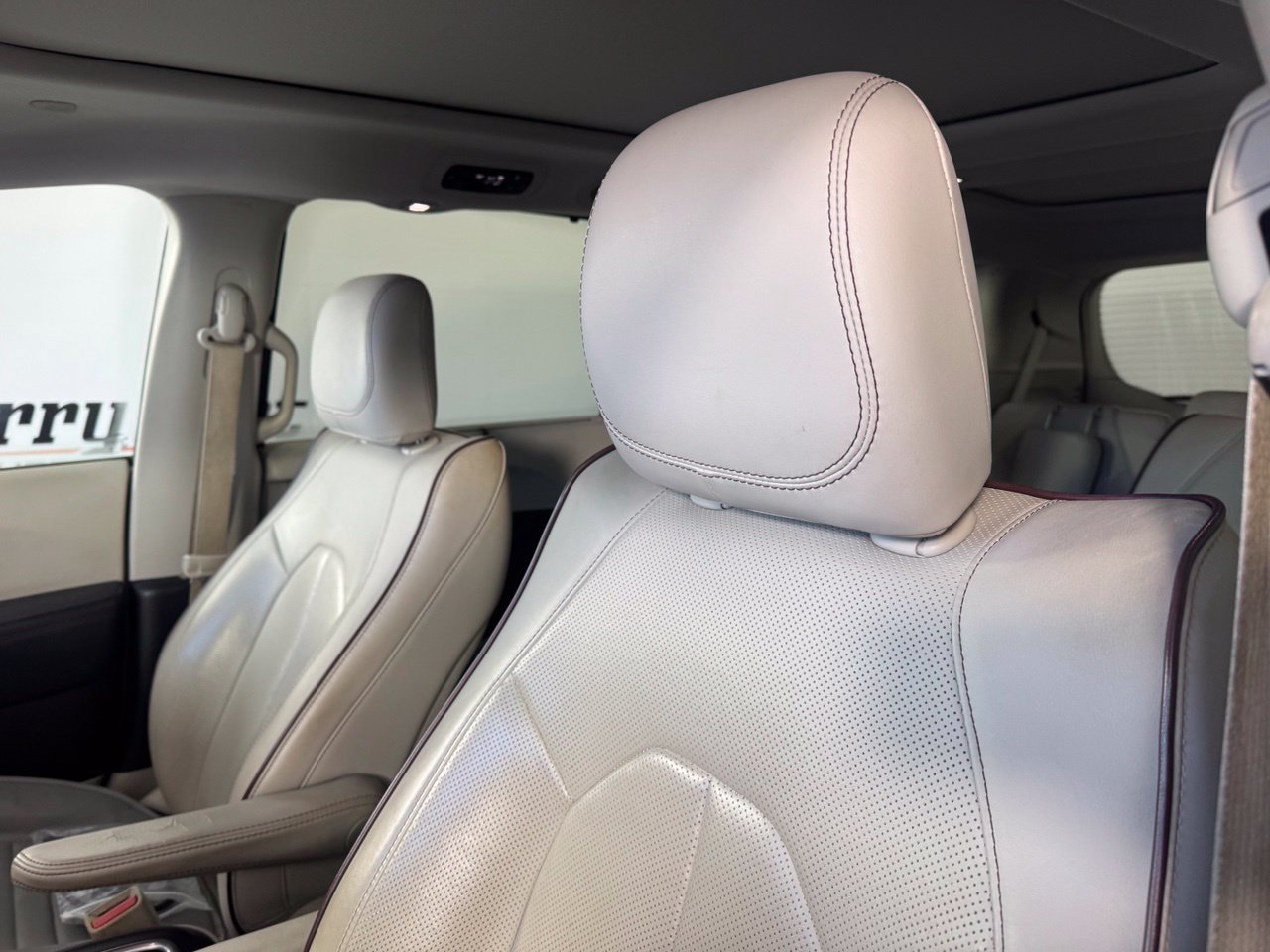 Used 2017 Chrysler Pacifica Limited FWD image 10