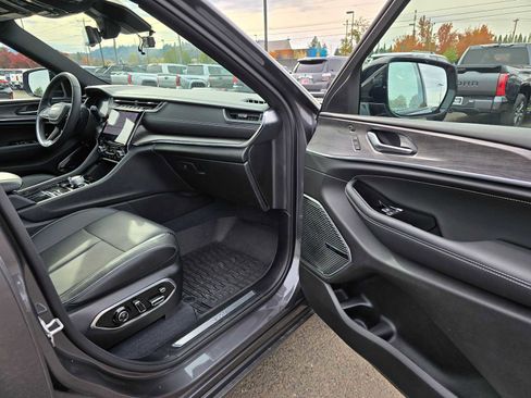 Used 2023 Jeep Grand Cherokee Overland w/ Luxury Tech Group IV image 12