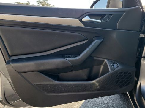 Used 2021 Volkswagen Jetta SE image 15