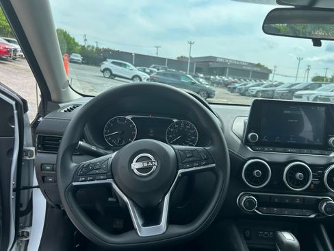 Used 2025 Nissan Sentra SV FWD image 24
