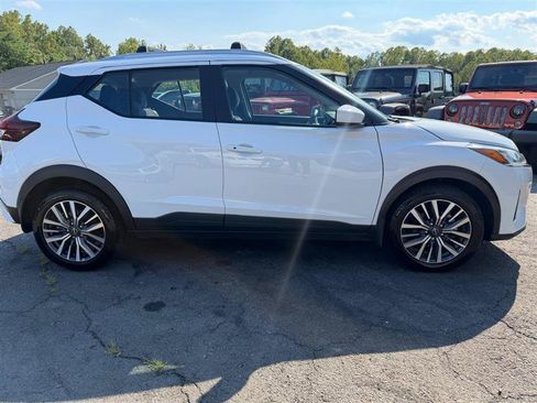 Used 2024 Nissan Kicks SV w/ Exterior Package FWD image 7