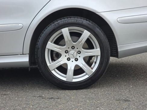Used 2007 Mercedes-Benz E 350 4MATIC Sedan image 39