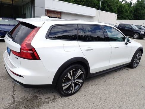 Used 2024 Volvo V60 B5 Cross Country Plus w/ Protection Package Premier AWD/4WD image 4