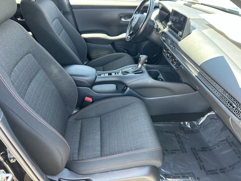Certified 2025 Honda HR-V Sport image 9