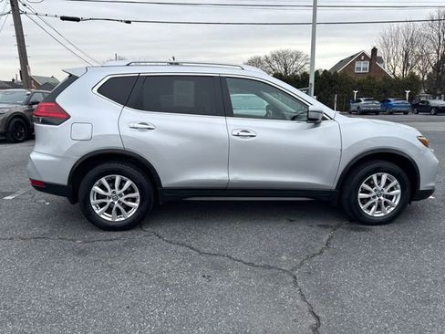 Used 2017 Nissan Rogue SV image 6