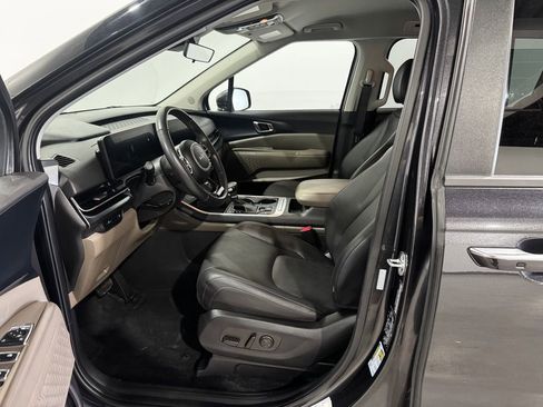 Used 2025 Kia Carnival FWD image 16