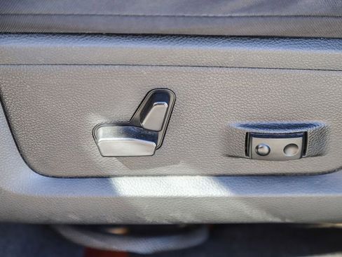 Used 2024 RAM 3500 Big Horn image 25