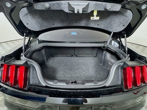 Used 2016 Ford Mustang Shelby GT350 w/ Technology Package image 29