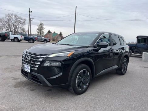 Used 2024 Nissan Rogue SV image 3