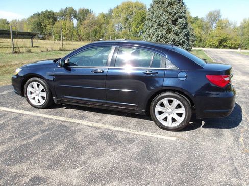 Used 2011 Chrysler 200 Touring image 11