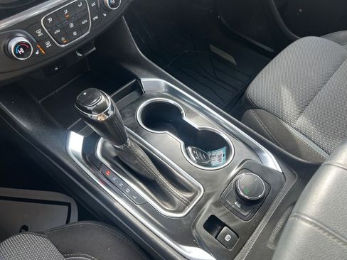 Used 2019 Chevrolet Traverse LT image 19