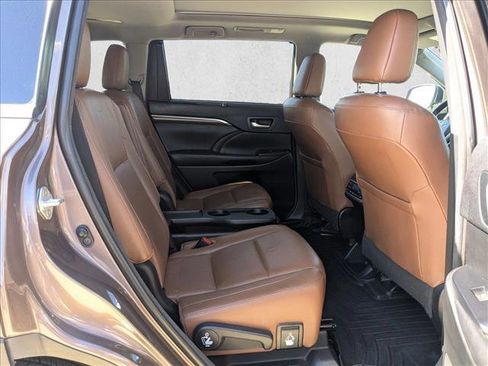 Used 2018 Toyota Highlander Limited Platinum image 20