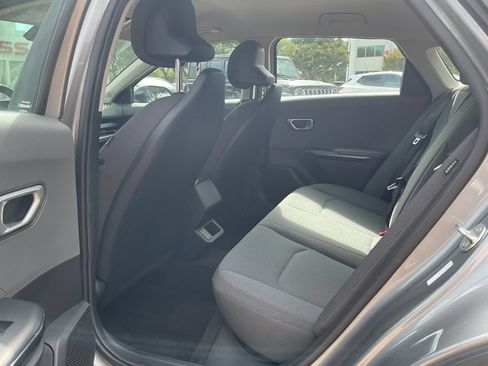 Used 2025 Kia K4 FWD image 9