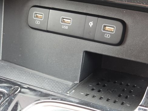 Used 2022 Kia Carnival SX FWD image 5
