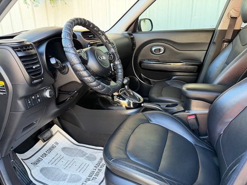Used 2016 Kia Soul ! w/ Premium Package FWD image 6
