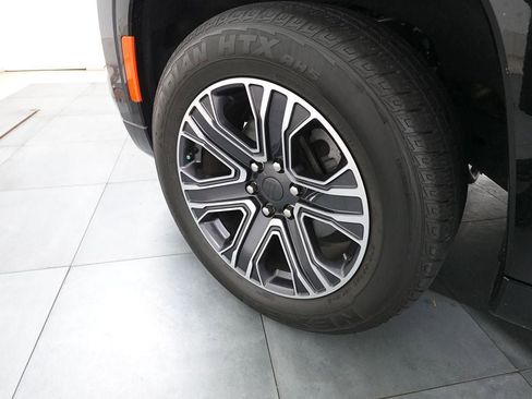 Used 2024 Jeep Wagoneer Series II w/ Flexible Seating Group image 30