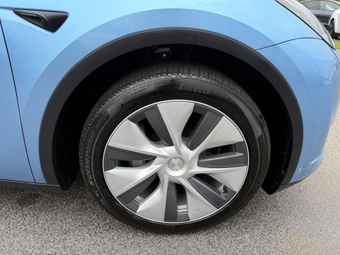 Used 2024 Tesla Model Y Long Range AWD/4WD image 38