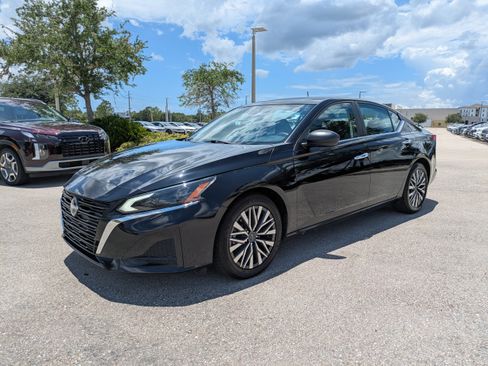 Used 2024 Nissan Altima 2.5 SV FWD image 10