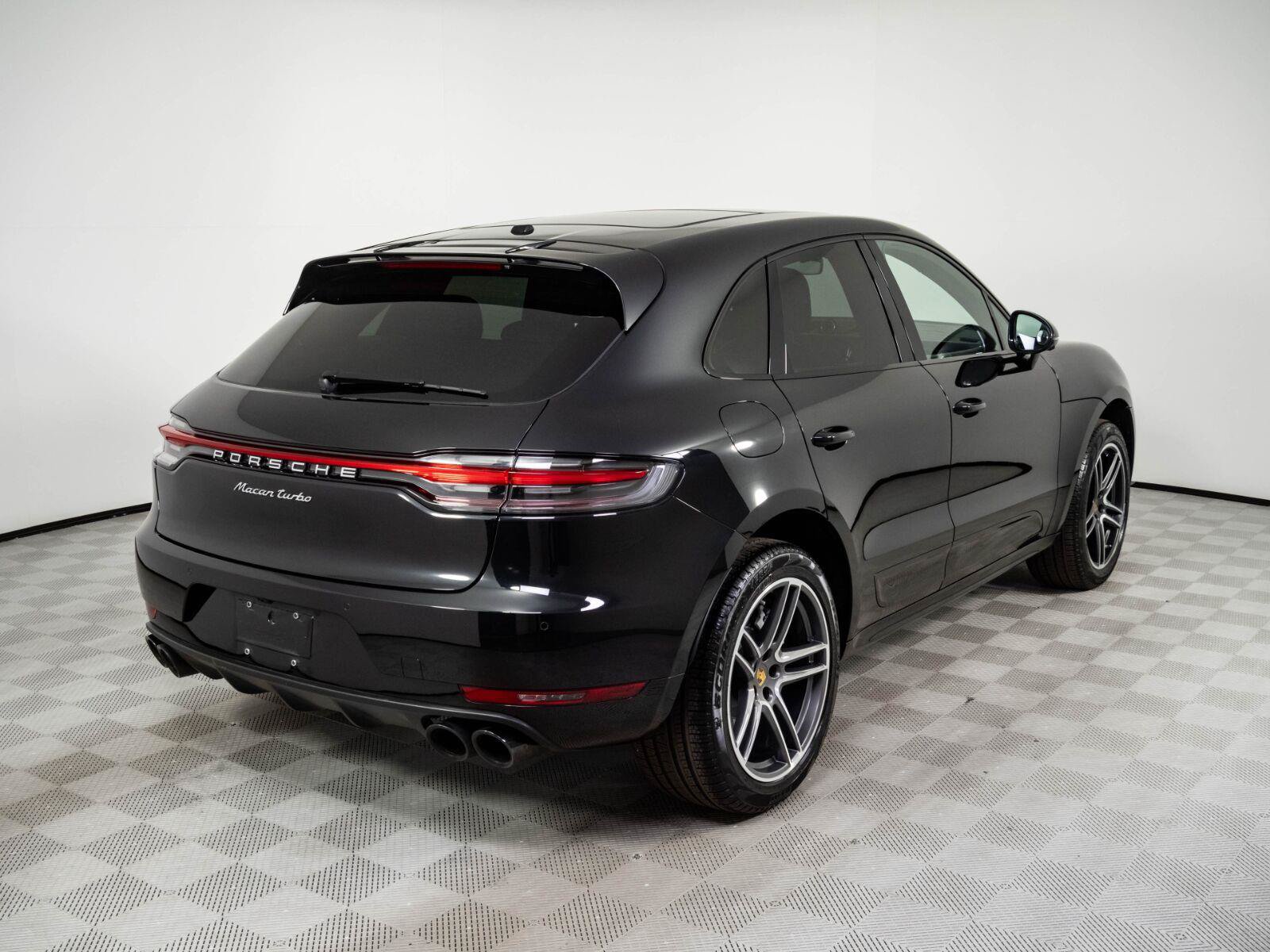 Used 2021 Porsche Macan Turbo AWD/4WD image 28