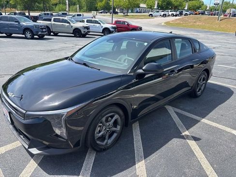 Used 2025 Kia K4 FWD image 3