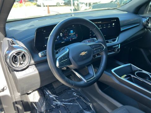 Used 2025 Chevrolet Equinox LT image 32