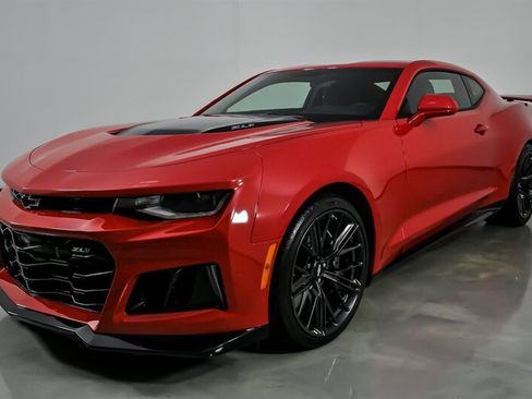 Used 2018 Chevrolet Camaro ZL1 RWD image 6
