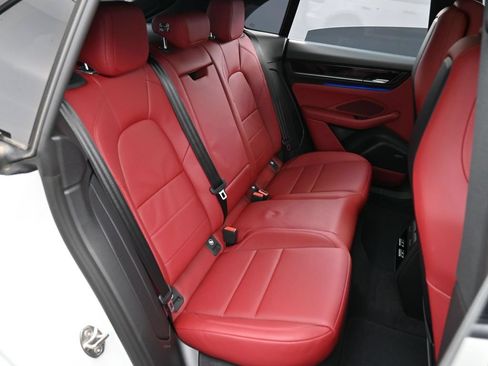 Certified 2025 Porsche Macan 4S Electric AWD/4WD image 26