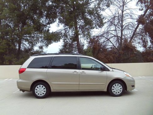 Used 2008 Toyota Sienna LE image 5