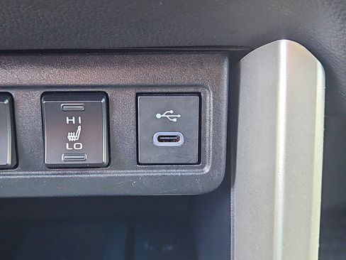 Used 2023 Toyota Corolla Cross XLE image 10