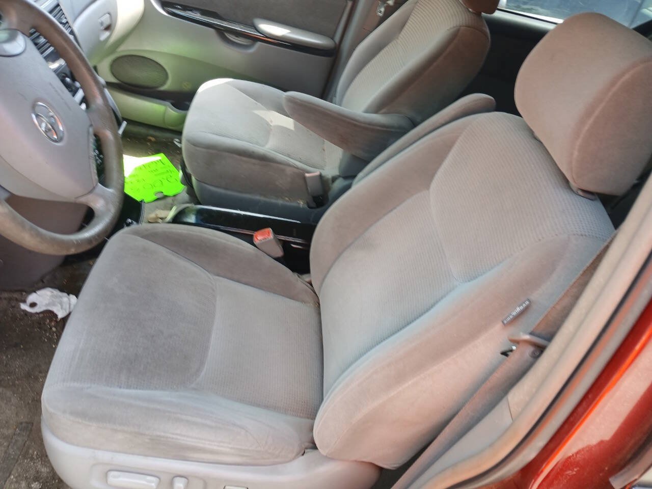 Used 2005 Toyota Sienna LE w/ LE Pkg 8 FWD image 10