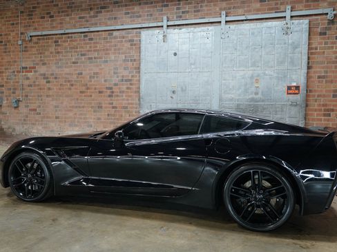 Used 2018 Chevrolet Corvette Stingray Coupe w/ Battery Protection Package image 9