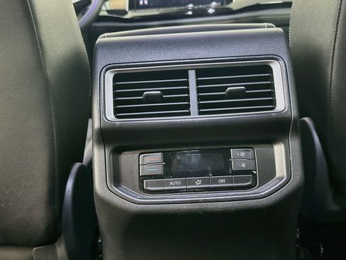 Used 2025 Volkswagen Atlas SE FWD image 27