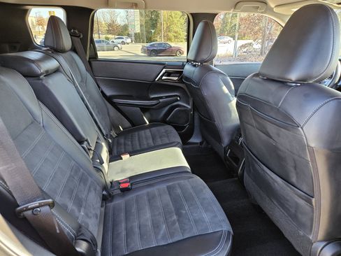 Used 2024 Mitsubishi Outlander SE image 18