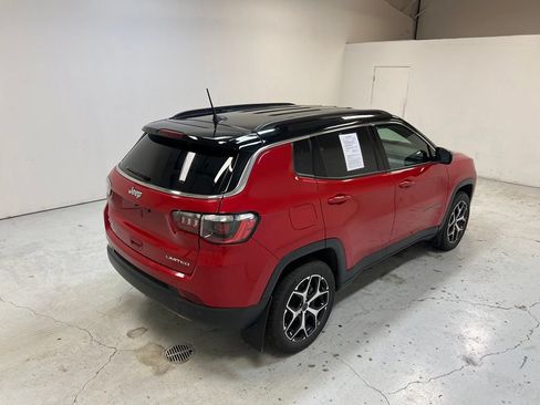 Used 2023 Jeep Compass Limited AWD/4WD image 3