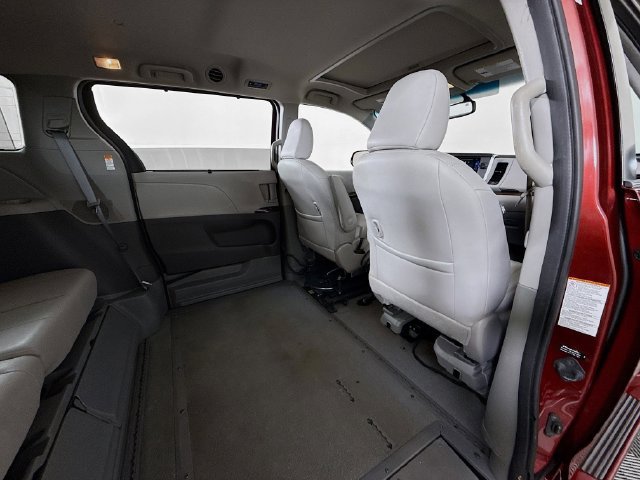 Used 2016 Toyota Sienna XLE w/ XLE Navigation Package FWD image 29