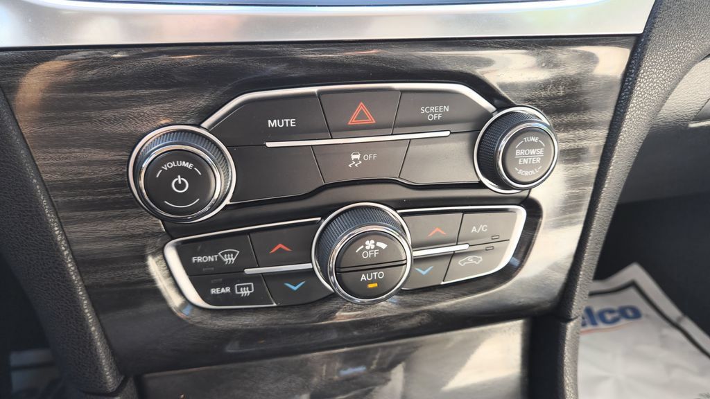 Used 2018 Chrysler 300 Touring RWD image 22