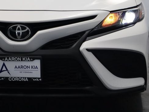 Used 2021 Toyota Camry SE w/ Carpet Mat Package (TMS) FWD image 8