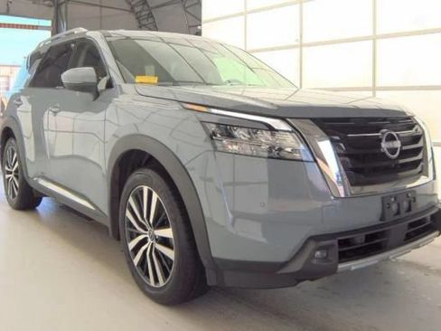 Used 2023 Nissan Pathfinder Platinum AWD/4WD image 3