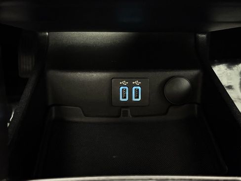 Used 2019 Ford Fusion SE FWD image 22