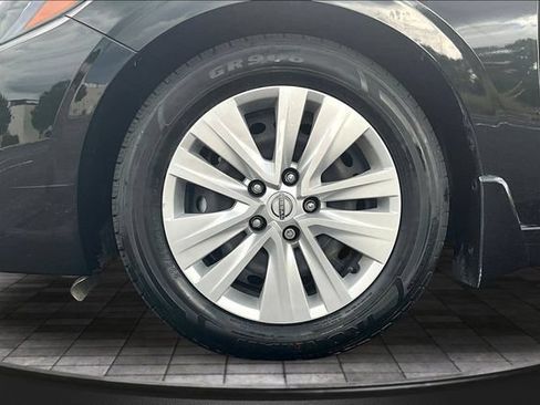 Used 2024 Nissan Sentra S FWD image 31