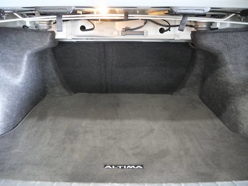 Used 2025 Nissan Altima 2.5 SV FWD image 24