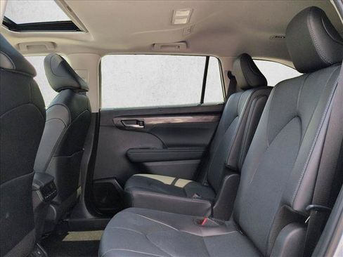 Used 2024 Toyota Highlander Limited AWD/4WD image 19