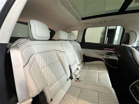 Certified 2024 Lincoln Nautilus Black Label image 36