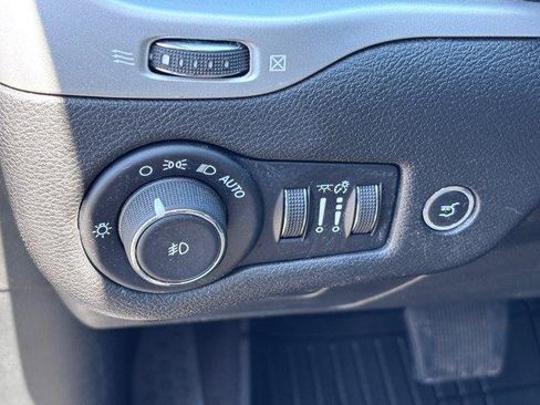 Used 2018 Jeep Cherokee Limited FWD image 20