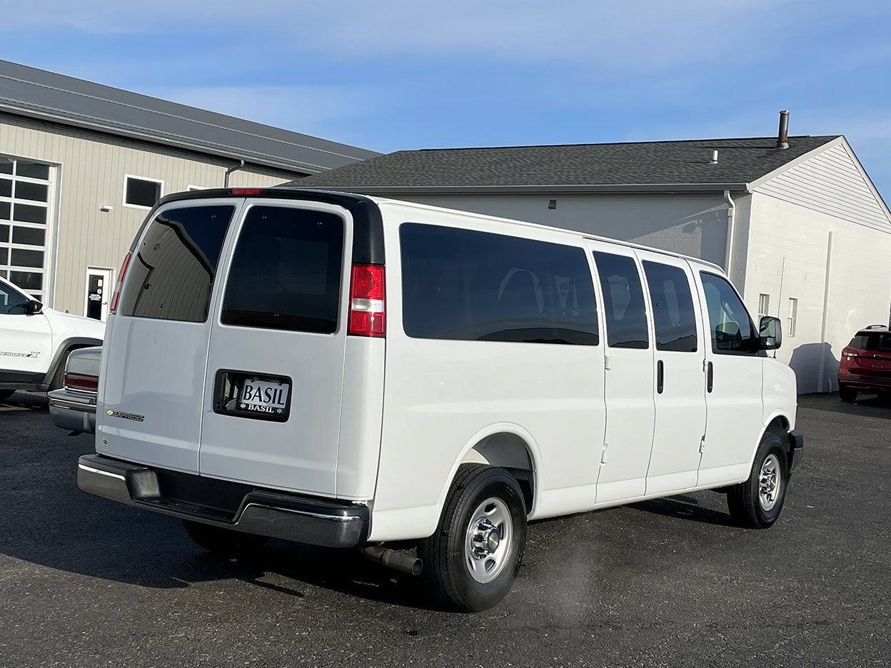 Used 2025 Chevrolet Express 3500 LT w/ LT Preferred Equipment Group RWD image 2