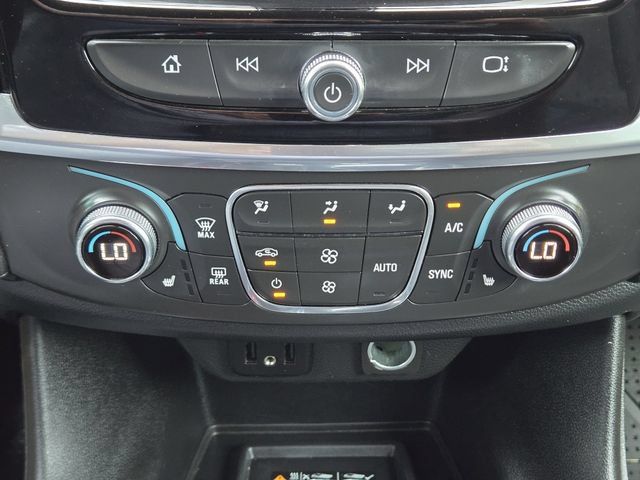 Used 2023 Chevrolet Traverse LT FWD image 18